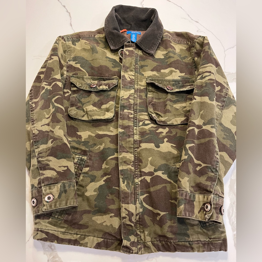 Boys medium weight zip up camo jacket size small
